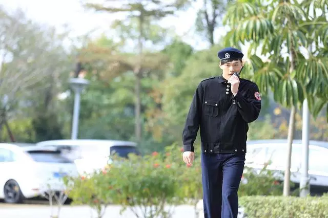 安保人員必須要使用對講機嗎？