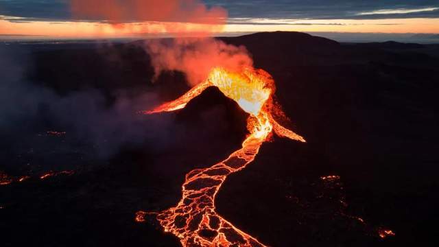 反思：湯加海底火山噴發，通信被毀全境失聯